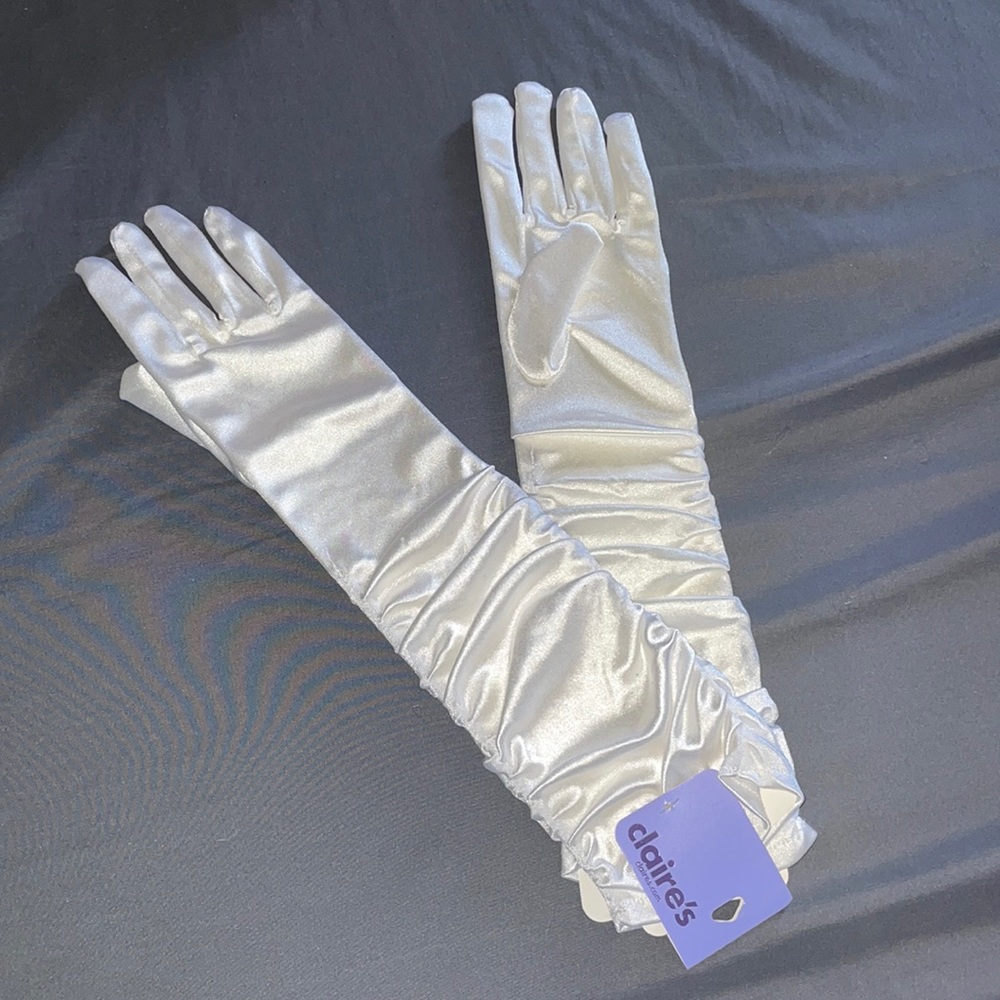 Claire’s gloves